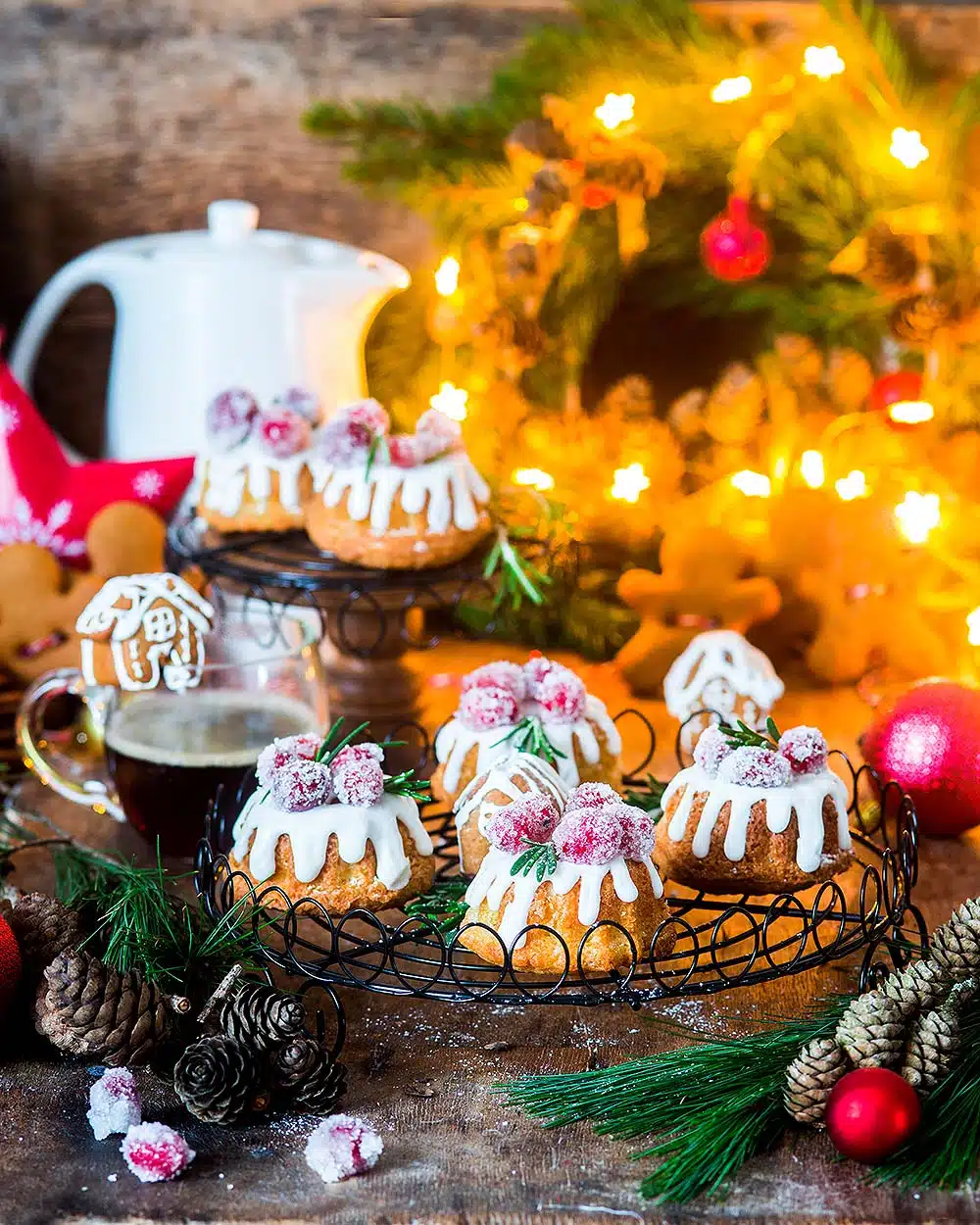 Mini Spice Cakes with White Sugar Icing Candied Cranberries