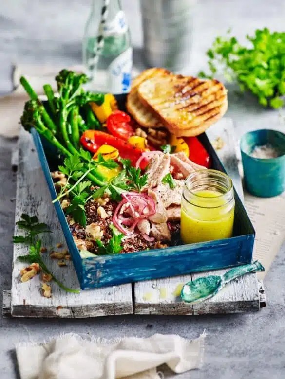 Lunch box with Tuna, quinoa, broccolini & peppers